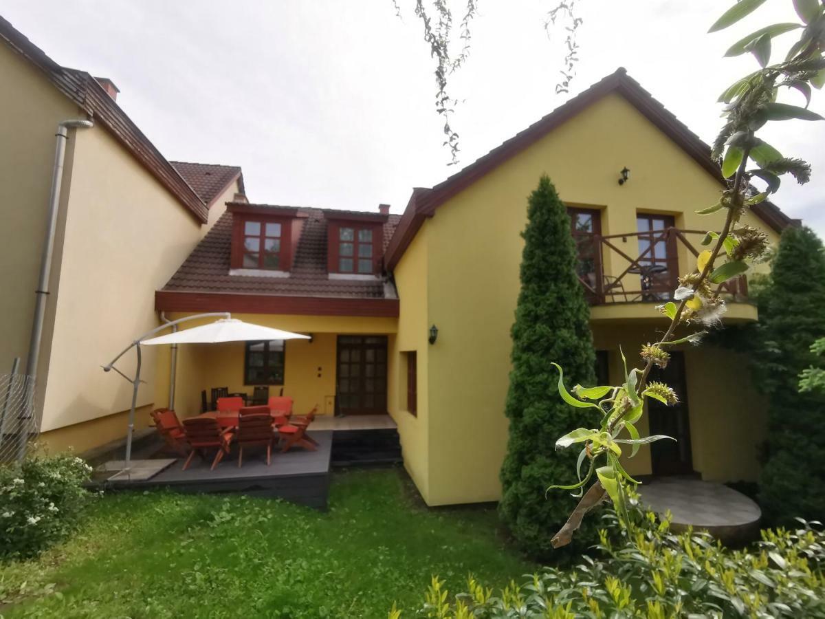 Hella Vendeghaz Hotel Eger Exterior photo